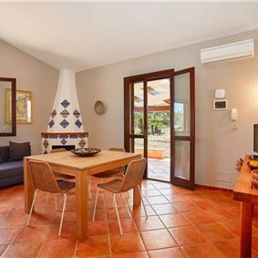 2 bedroom villa with jacuzzi & sea views, near Castellammare del Golfo, sleeps  4-5